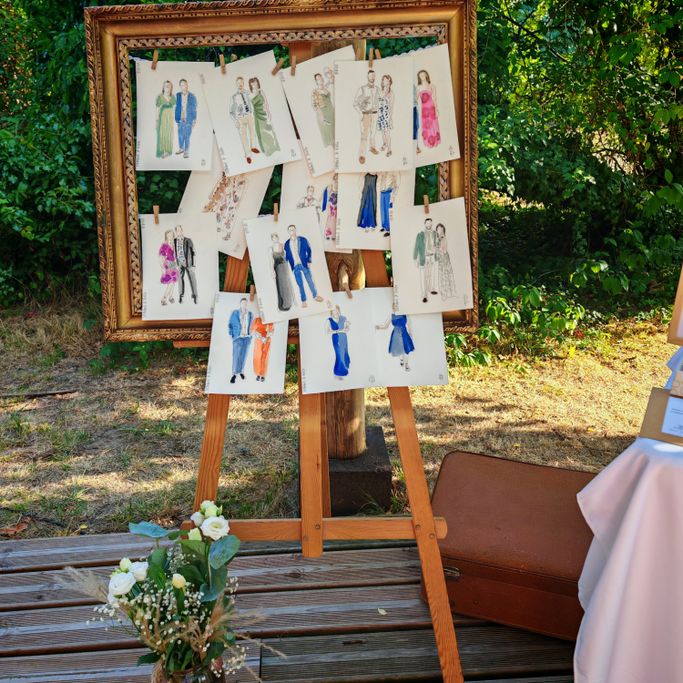 Exposition éphémère de portraits d'invités peints à l'aquarelle au cours d'une réception de mariage.